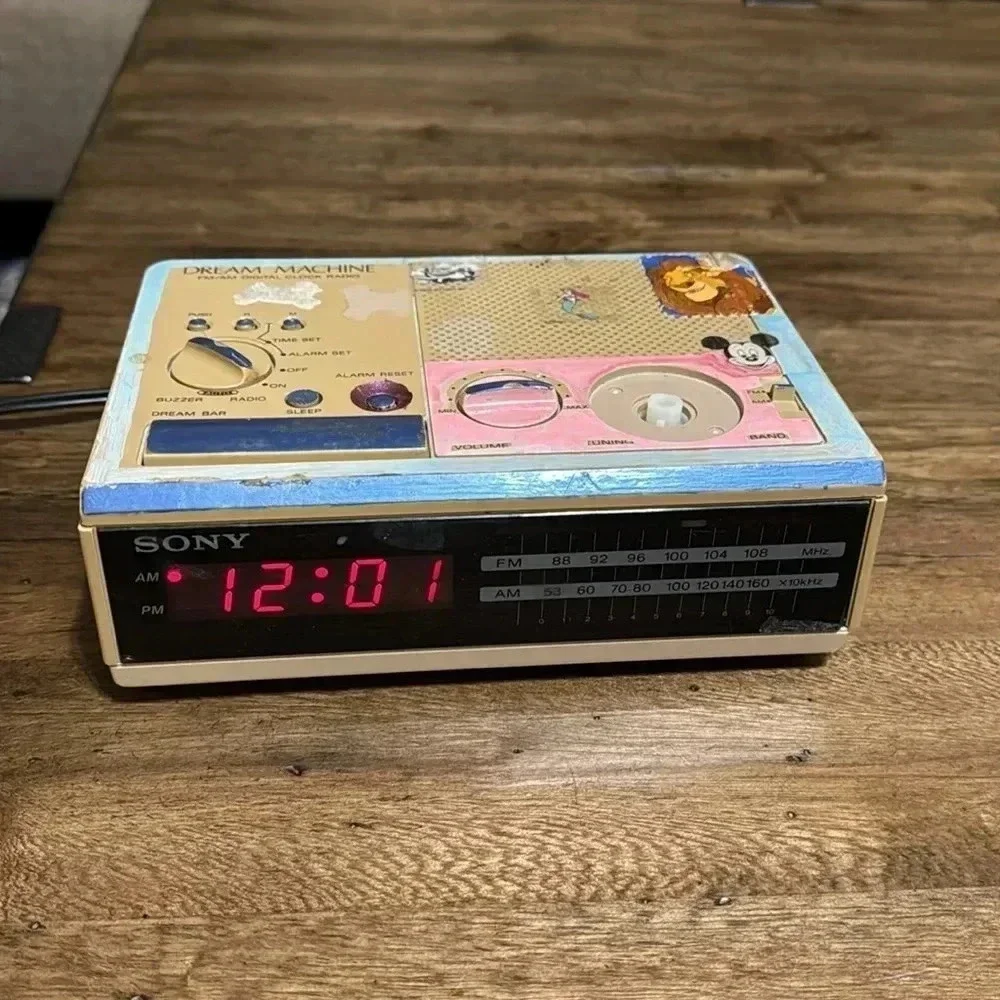 VTG SONY Dream Machine FM/AM Digital Model ICF-C2W Clock Radio - Tan - Retro g32